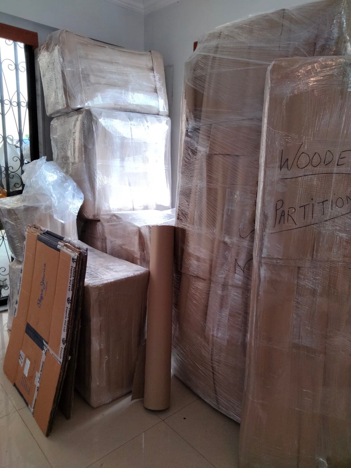 Professional packing of household goods — ShiftEzy packing crew at work